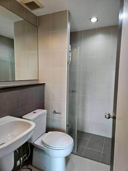 One Plus Nineteen 4 Condominium