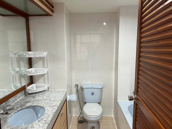 bathroom of Onyx by Sansiri