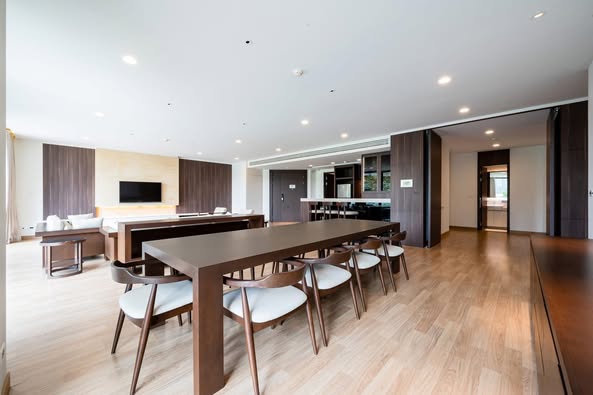 living room and room interior and kitchen of Park Court Sukhumvit 77