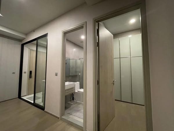 room interior of Park​ Origin​ Phaya Thai