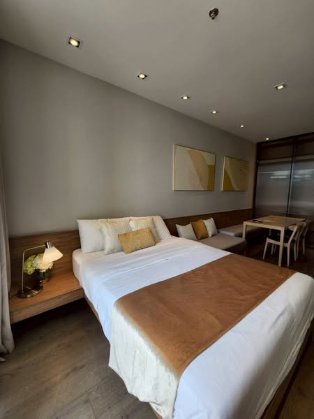 bedroom of Park Origin Phrom Phong