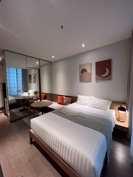 bedroom of Park Origin Phrom Phong