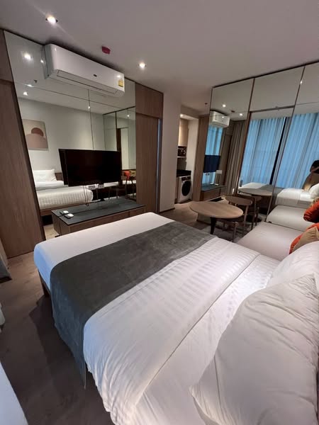 bedroom of Park Origin Phrom Phong