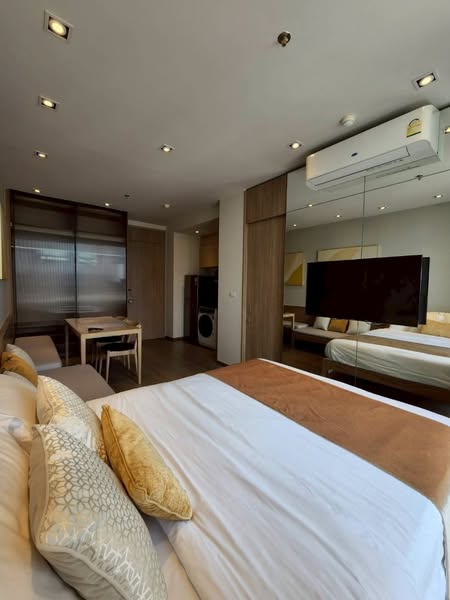 bedroom of Park Origin Phrom Phong
