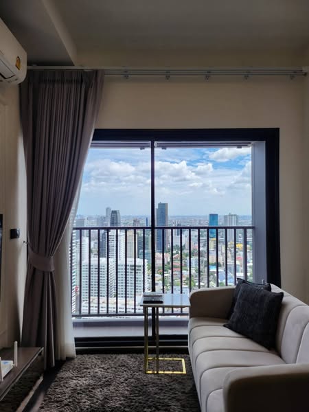 Park​ Origin​ Thonglor