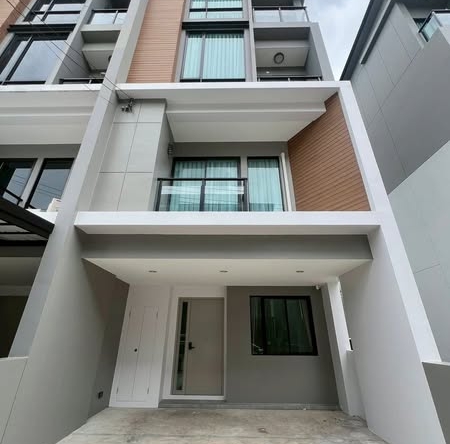 Premium Place พหลโยธิน-รามอินทรา