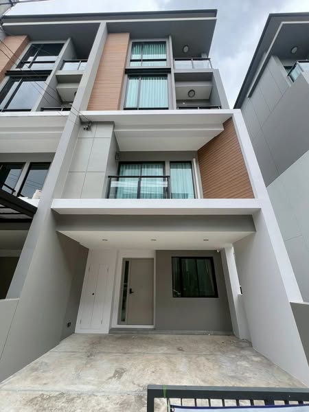 Premium Place พหลโยธิน-รามอินทรา