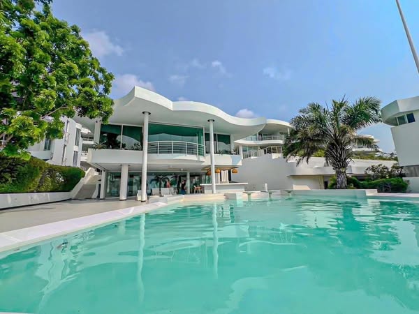 pool of Pure Sunset Beach