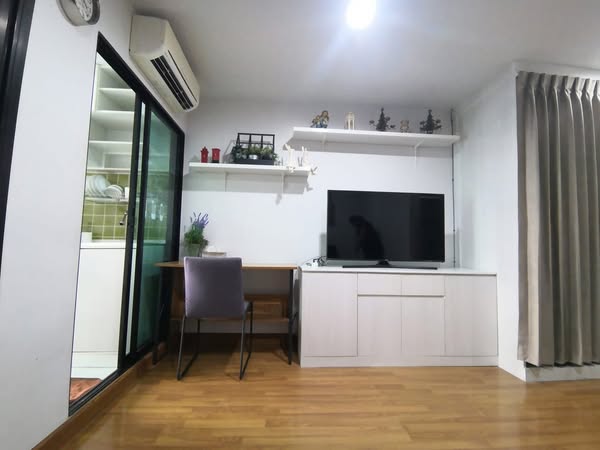 room interior of Regent Home 18