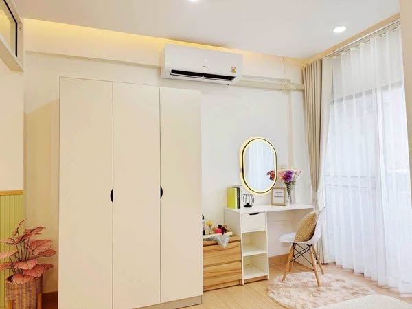 bedroom and room interior of Sri Thawee Mansion