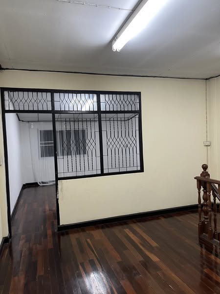 room interior of Stories Onnut – Wongwaen