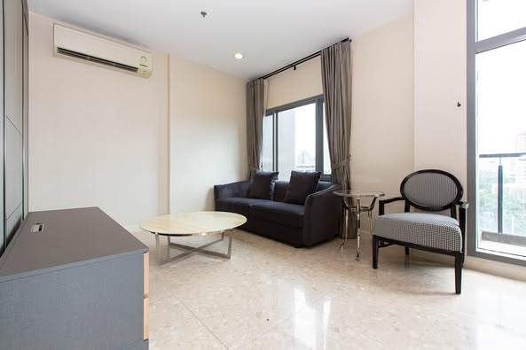 living room of The Crest Sukhumvit 34