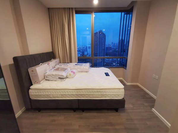 bedroom of The Room Sukhumvit 69