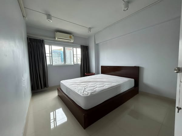 bedroom of Thong Lo Tower
