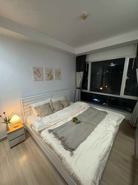 bedroom of Thru Thong Lor