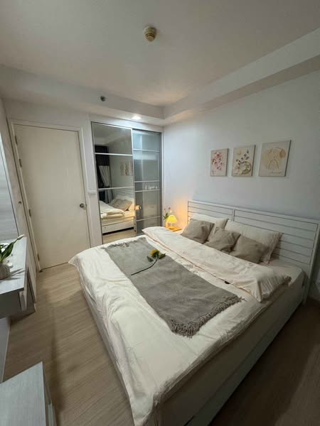 bedroom of Thru Thong Lor