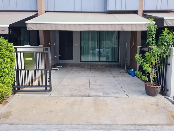 ทาวน์โฮม 3 ชั้น