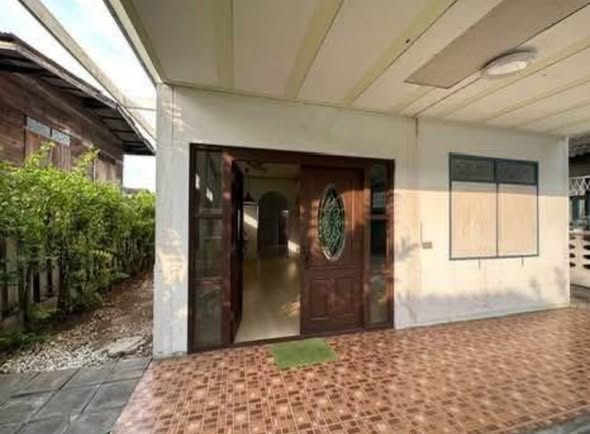 room interior of 66 PROPERTY