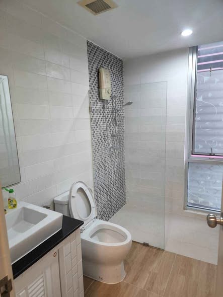 ดิ ไอริส (พระราม9 – ศรีนครินทร์)