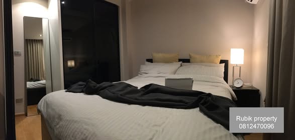 bedroom of Altitude Sam Yan – Si Lom