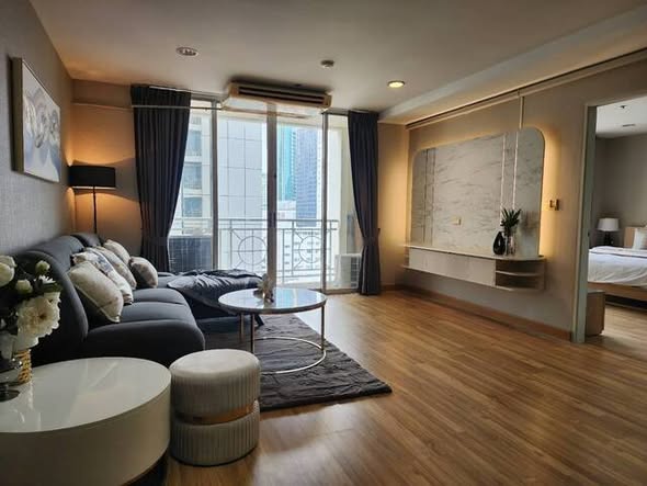 living room and bedroom of Asoke Place