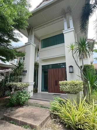 Baan Phaholyothin Place