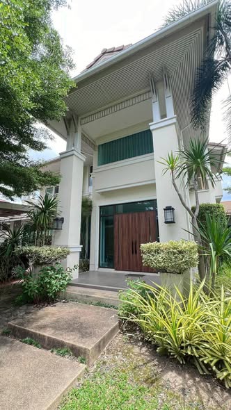 Baan Phaholyothin Place