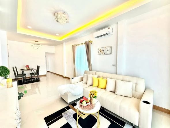 bedroom and living room of Ban Klang Mueang Ngamwongwan