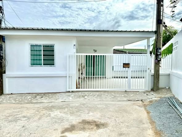 Ban Klang Mueang Ngamwongwan