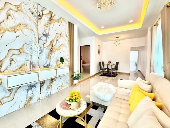 living room of Ban Klang Mueang Ngamwongwan