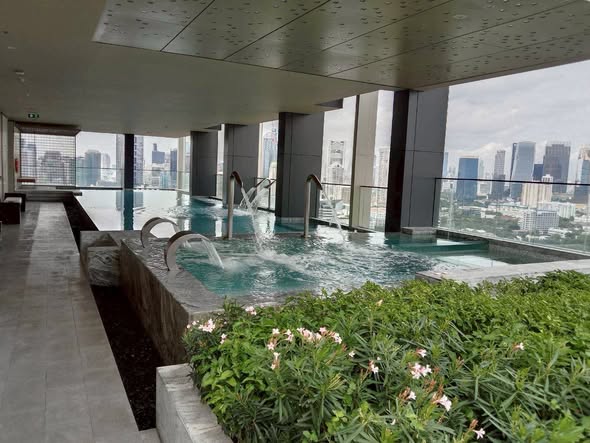 pool of Chateau In Town Pinklao – Siriraj