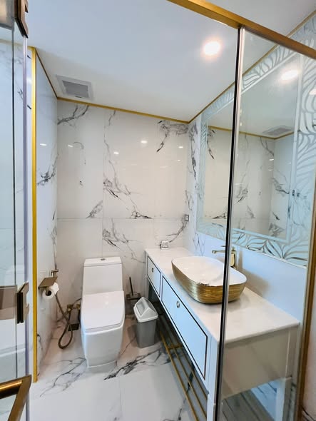 room interior and bathroom of Copacabana Beach Jomtien