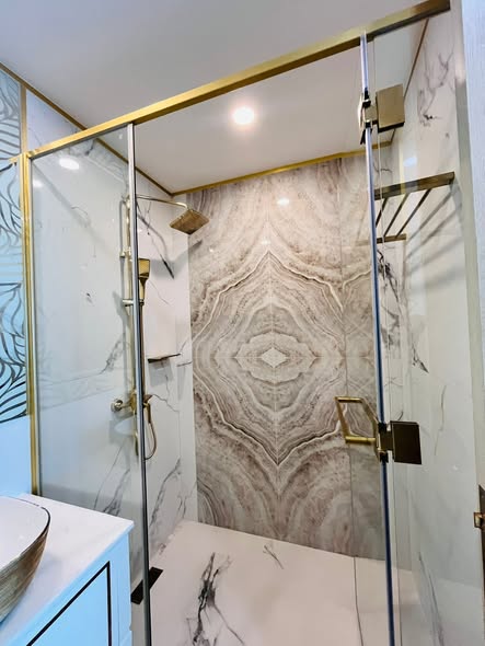 room interior and bathroom of Copacabana Beach Jomtien