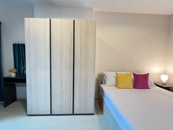 bedroom and room interior of IDEO Sukhumvit 115