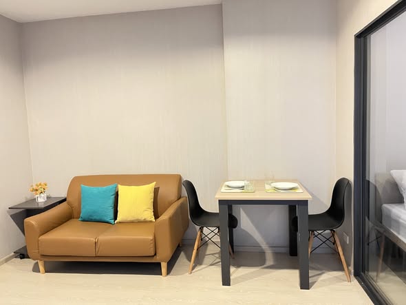 living room and bedroom of IDEO Sukhumvit 115
