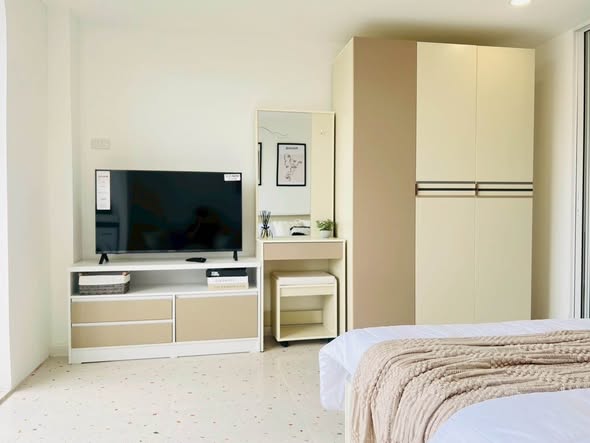 bedroom and room interior of Lanna Nakorn Condominium Building C ลานนานคร คอนโด เชียงใหม่