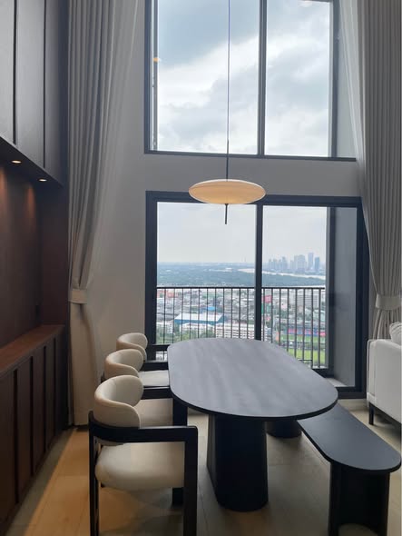 room interior of Life Rama 4 – Asoke