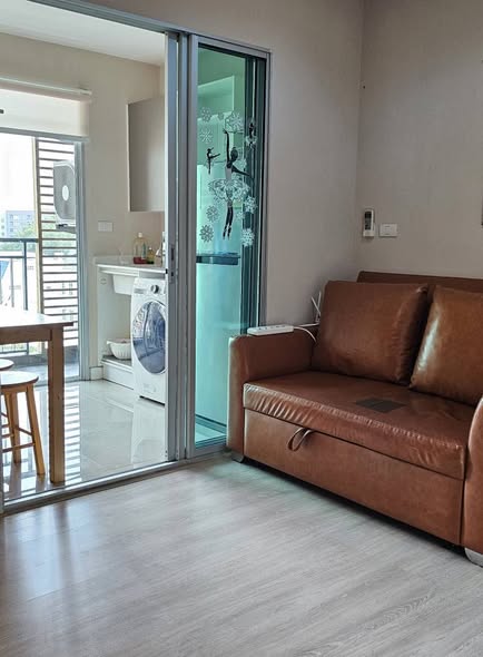 room interior of Metro Luxe Kaset