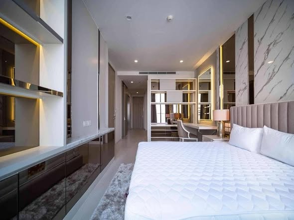 bedroom of Noble Ploenchit