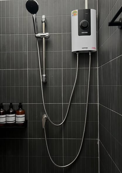 bathroom of Phaya Thai Plaza