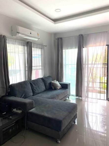 living room and bedroom of Sansai House