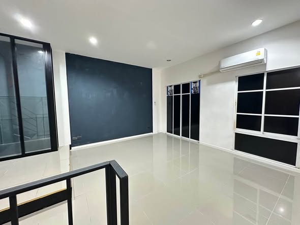 Soi Mu Ban Plus City Park Ekamai-ram Inthra