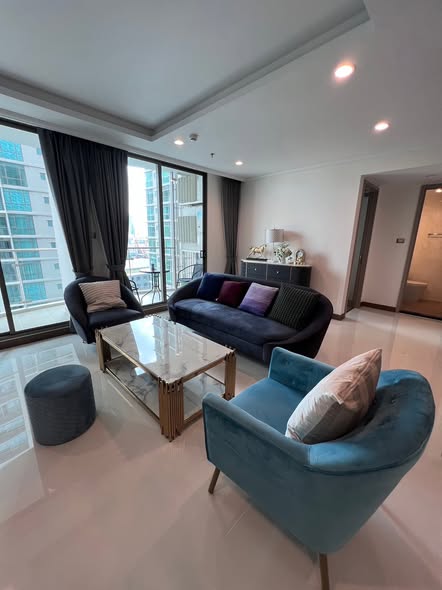 living room and bedroom of Supalai Oriental Sukhumvit 39