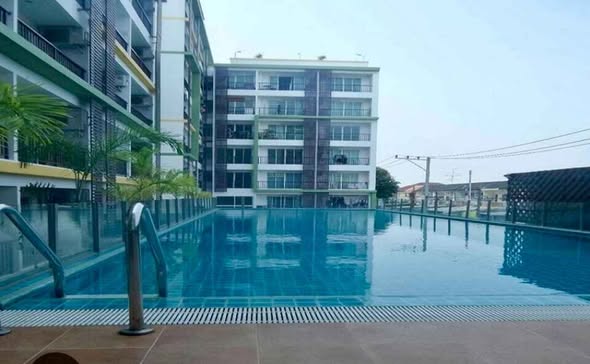 pool of The Green2 Condominium