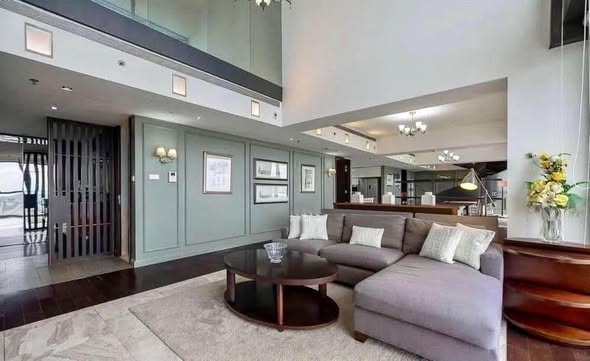 living room and room interior of The Met Condominium