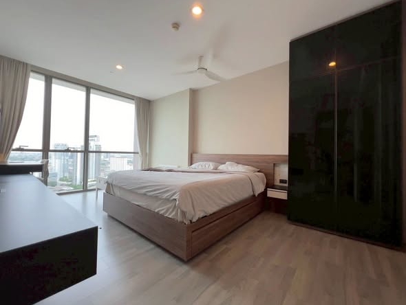 bedroom and room interior of 333 Riverside