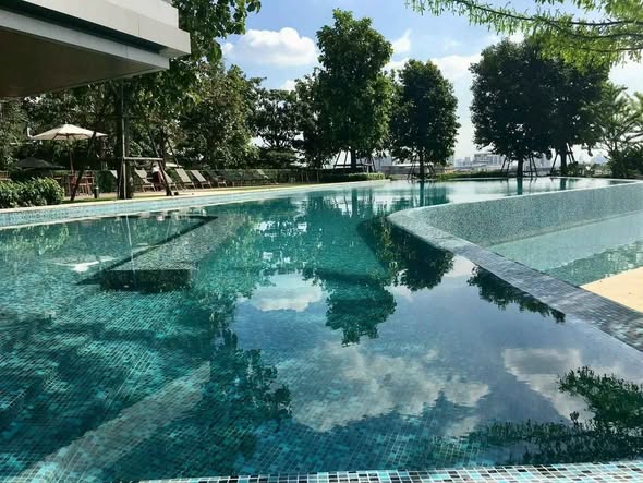 pool of 333 Riverside