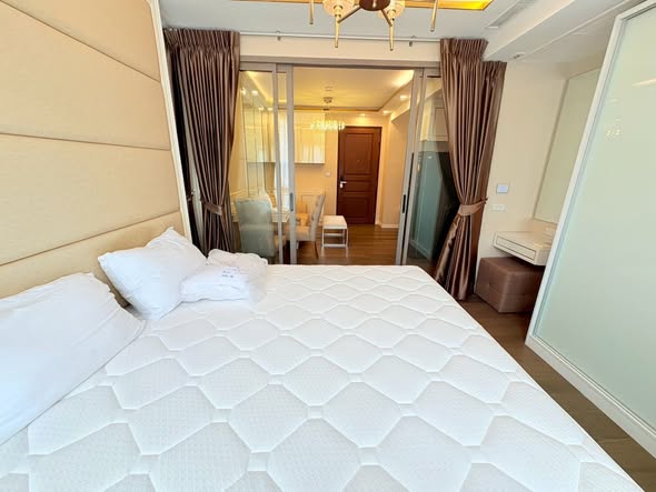 bedroom of Amaranta Residence