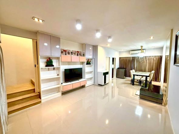 living room of Baan Klang Muang Sukhumvit 77-On Nut 17