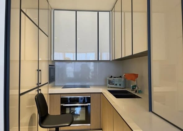 room interior and bathroom of BEATNIQ